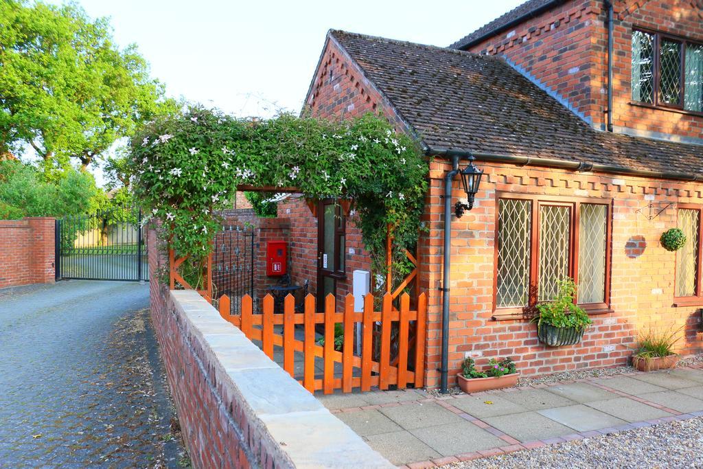 Eagles Guest House Lincoln Exterior photo